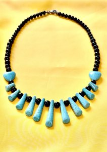 Ketten aus Naturstein im Angebot _Türkis/Onyx